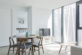 Avant Tower Apartment - Goulburn Accommodation 6