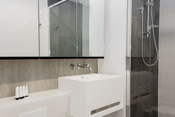 Avant Tower Apartment - Goulburn Accommodation 3