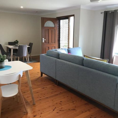 WAVES At MOLLYMOOK - Goulburn Accommodation 1
