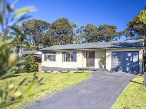 WAVES At MOLLYMOOK - Goulburn Accommodation 0