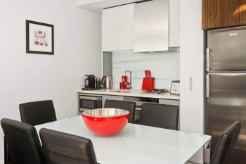 Executive Bay Views St. Kilda - Goulburn Accommodation 1