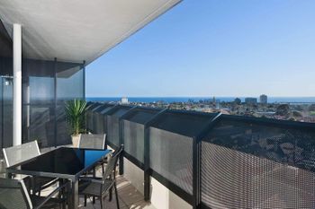 Executive Bay Views St. Kilda - Goulburn Accommodation 3
