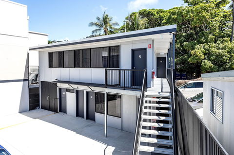 Airlie Sun & Sand Accommodation 6 - Goulburn Accommodation 1