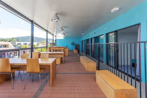 Airlie Sun & Sand Accommodation 6 - Goulburn Accommodation 3