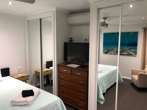 Beach & Bay Holiday House - Goulburn Accommodation 6
