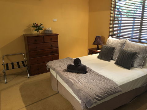 Serenity On Magnetic - Goulburn Accommodation 6