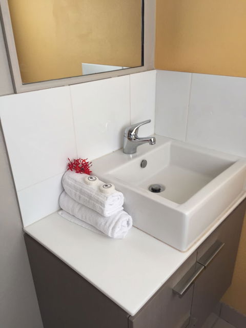 Serenity On Magnetic - Goulburn Accommodation 5