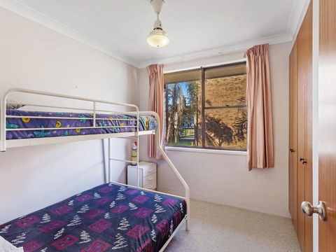 Kurranulla, Unit 5/15 Weatherly Close - Goulburn Accommodation 4