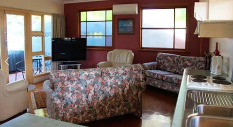 Anchlia Waterfront Cottage - Goulburn Accommodation 1