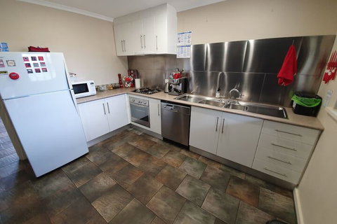 Under The Vines - Goulburn Accommodation 7