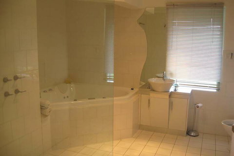 Under The Vines - Goulburn Accommodation 3