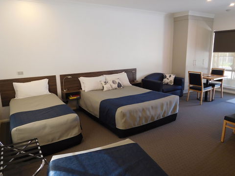 Commercial Golf Resort - Goulburn Accommodation 6