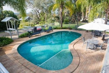 Commercial Golf Resort - Goulburn Accommodation 5