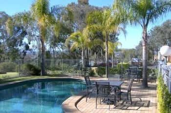Commercial Golf Resort - Goulburn Accommodation 3