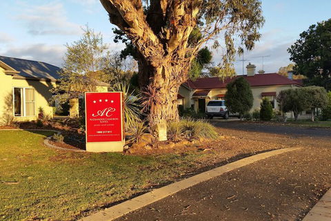 Alexander Cameron Suites - Goulburn Accommodation 4