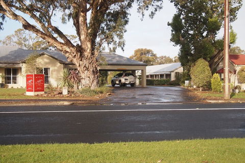 Alexander Cameron Suites - Goulburn Accommodation 5