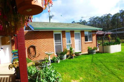 Quamby Pines Chalet - Goulburn Accommodation 3