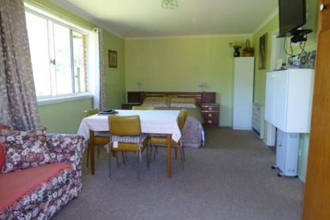 Quamby Pines Chalet - Goulburn Accommodation 7