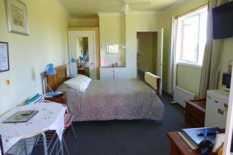 Quamby Pines Chalet - Goulburn Accommodation 4