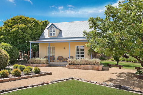 Vineyard Cottages - Goulburn Accommodation 1
