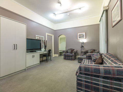 Grand Tasman Hotel - Goulburn Accommodation 5