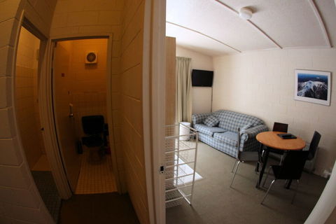 Sugarbush Lodge & Apartments - Goulburn Accommodation 3