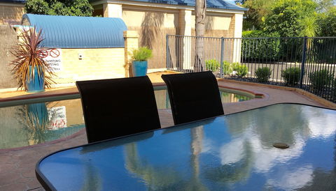 Edward Parry Motel & Apartments - Goulburn Accommodation 3