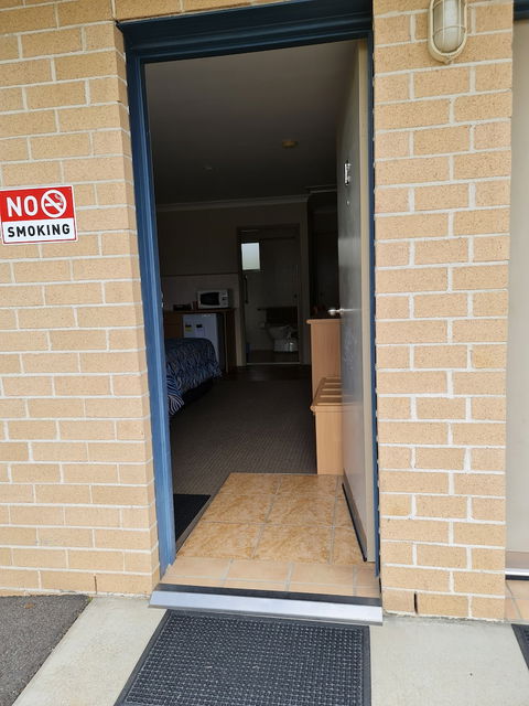 Edward Parry Motel & Apartments - Goulburn Accommodation 2