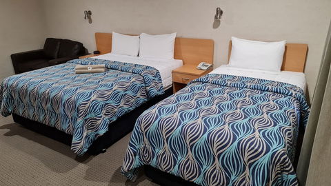 Edward Parry Motel & Apartments - Goulburn Accommodation 6