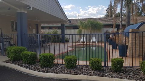 Edward Parry Motel & Apartments - Goulburn Accommodation 4