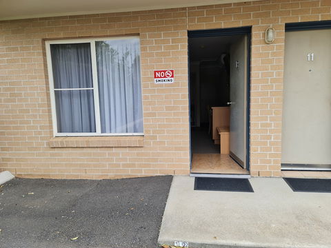 Edward Parry Motel & Apartments - Goulburn Accommodation 1