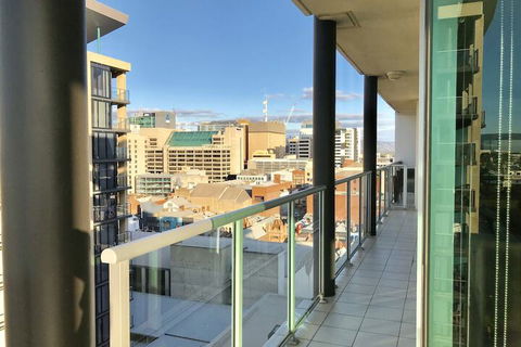 Adelaide DressCircle Apartments North Terrace - Goulburn Accommodation 2