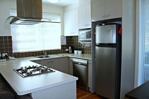 Adelaide DressCircle Apartments Childers Street - Goulburn Accommodation 3