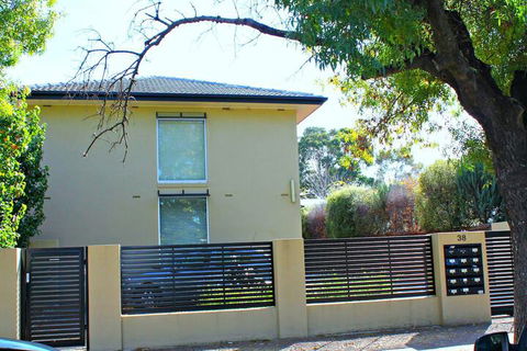 Adelaide DressCircle Apartments Childers Street - Goulburn Accommodation 6