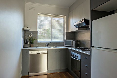 Adelaide DressCircle Apartments Childers Street - Goulburn Accommodation 7