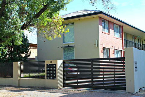 Adelaide DressCircle Apartments Childers Street - Goulburn Accommodation 1