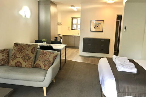 Adelaide Dresscircle Apartments Archer Street - Goulburn Accommodation 6