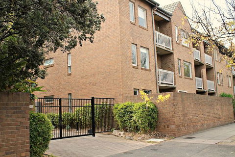 Adelaide Dresscircle Apartments Archer Street - Goulburn Accommodation 5