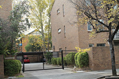 Adelaide Dresscircle Apartments Archer Street - Goulburn Accommodation 4