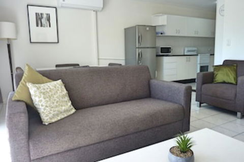 Jadran Motel & El Jays Holiday Lodge - Goulburn Accommodation 0