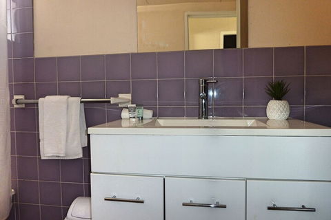 Jadran Motel & El Jays Holiday Lodge - Goulburn Accommodation 4