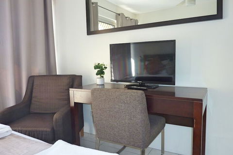 Jadran Motel & El Jays Holiday Lodge - Goulburn Accommodation 6
