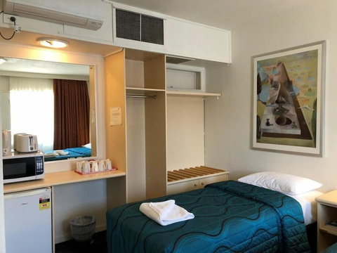 The Astor Hotel Motel - Goulburn Accommodation 4