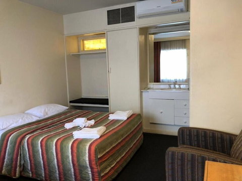 The Astor Hotel Motel - Goulburn Accommodation 3
