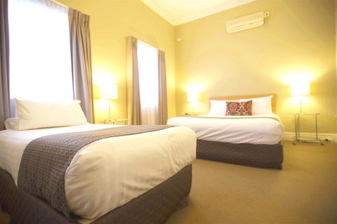 Globe Apartments - Goulburn Accommodation 6