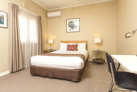 Globe Apartments - Goulburn Accommodation 5