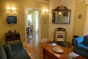 Leura Lady - Goulburn Accommodation 1