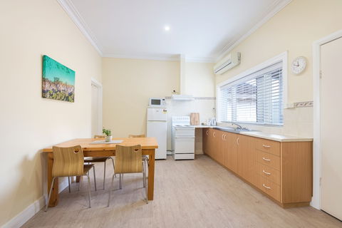 Albany Holiday Units - Goulburn Accommodation 3