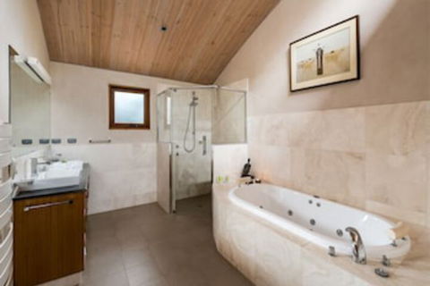 Aiyana Retreat - Goulburn Accommodation 0