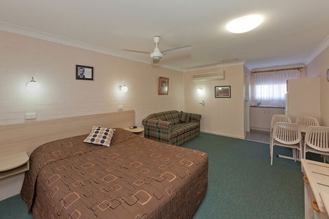 Abraham Lincoln Motel - Goulburn Accommodation 3